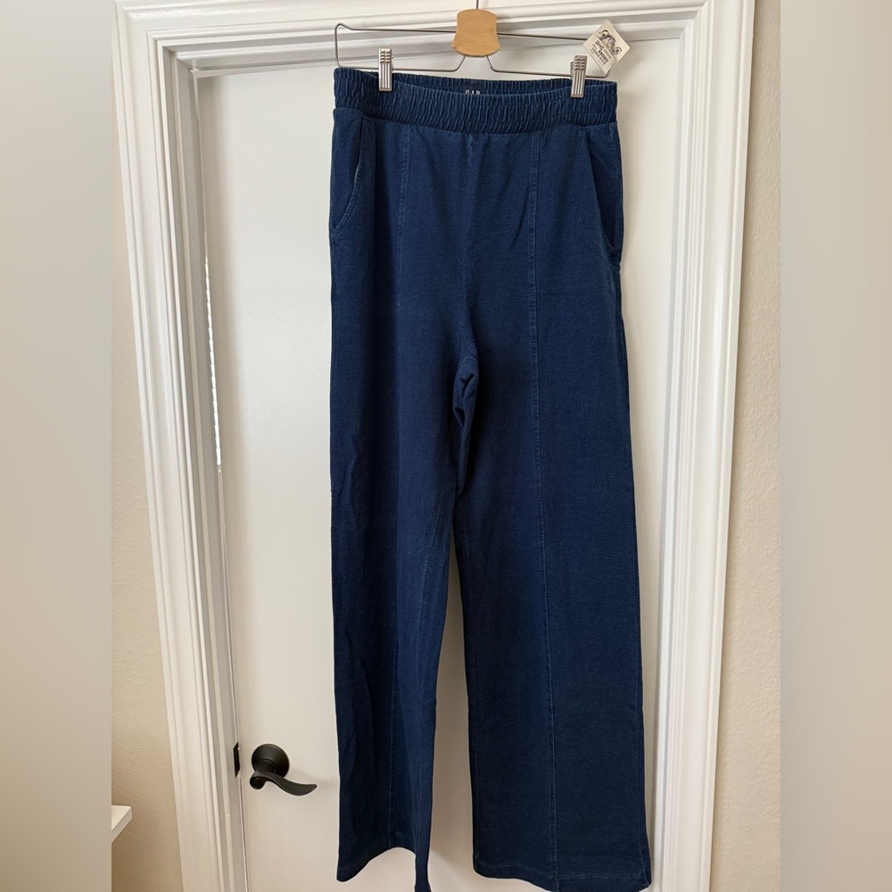 GAP 2 x Casual Wide-Leg Pants. Both medium Tall.